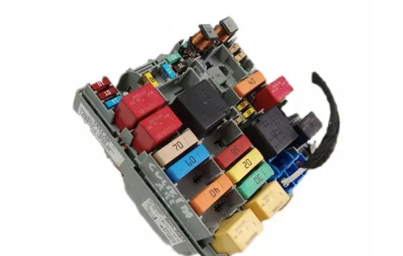 Alfa Romeo Giulietta Fuse module 51867698
