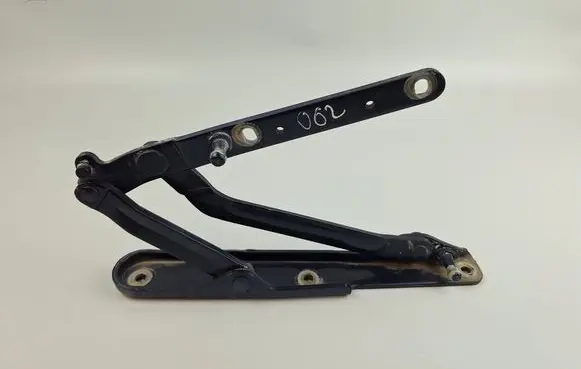 Maserati Coupe Tailgate/trunk/boot hinge