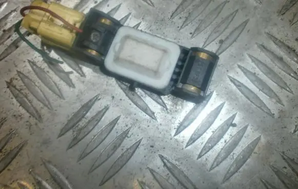 Nissan Primera Airbag deployment crash/impact sensor 0285003019