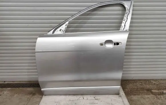 Jaguar F-Pace Front door T4A1369