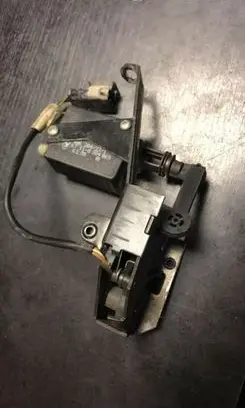 BMW 5 E39 Tailgate window lock/catch/latch 8238469