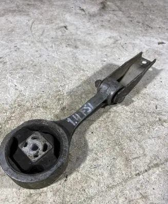 Volkswagen Polo IV 9N3 Engine mounting bracket 6q0189851