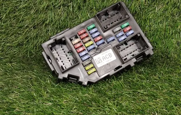 Chevrolet Suburban Power management control unit 20828606 2082860601