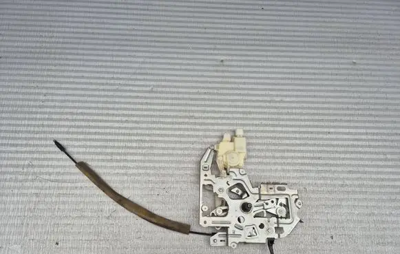 Opel Movano B Sliding door lock 8200766631