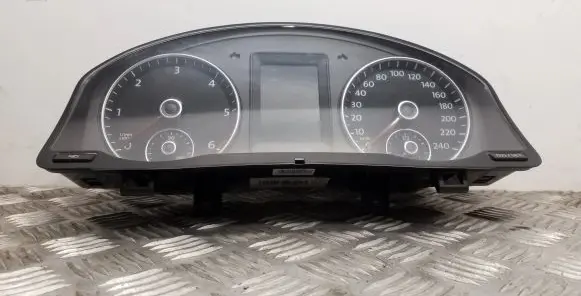 Volkswagen Golf Plus Speedometer (instrument cluster) 5M0920860E