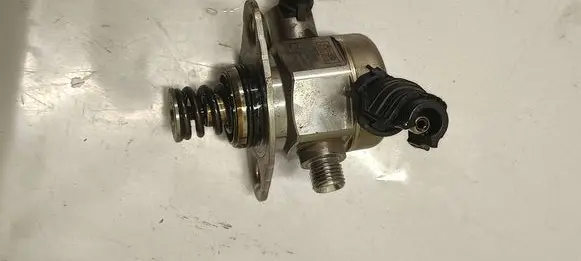 Hyundai Kona I Fuel injection high pressure pump 353202B410