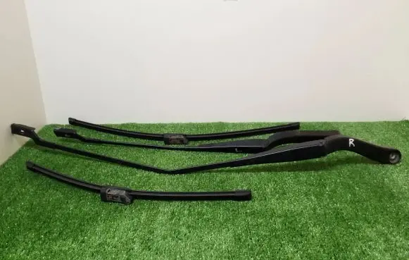 Opel Vivaro Front wiper blade arm 97036203
