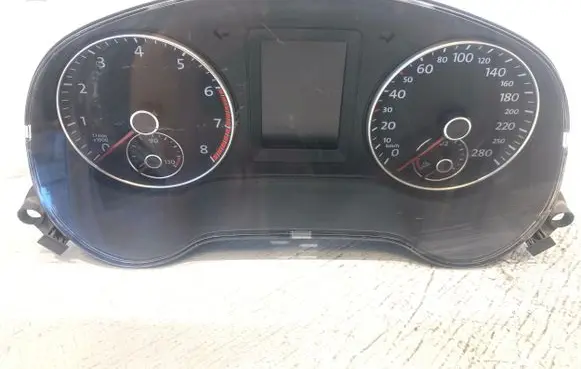 Volkswagen Jetta VI Speedometer (instrument cluster) 5C6920861 ZYS0001109 141311565