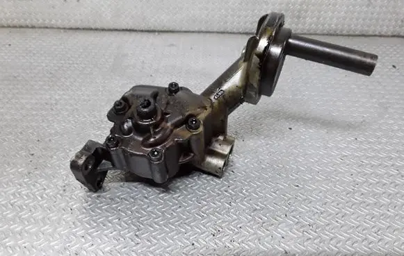 Volkswagen Touareg I Oil pump 059115105