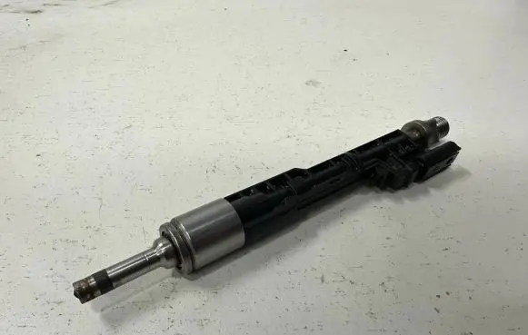 BMW 5 F10 F11 Fuel injector 13647639994 10213541