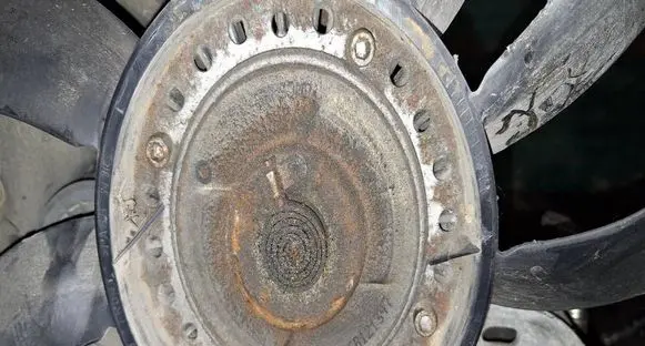Volkswagen PASSAT B5.5 Viscous fan clutch 06B121347