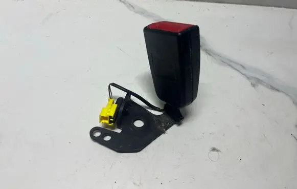 Mercedes-Benz C W204 Rear seatbelt buckle A2048602569
