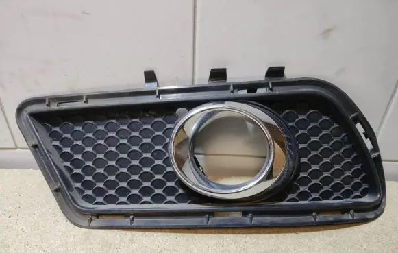 Front fog light trim/grill