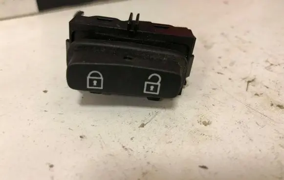 Volvo V70 Central locking switch button 30710476