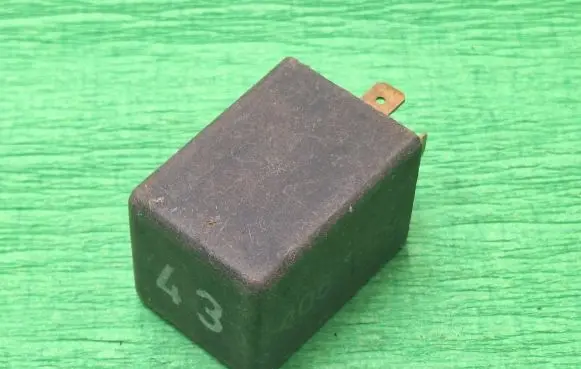 Volkswagen Golf II Other relay 251919376