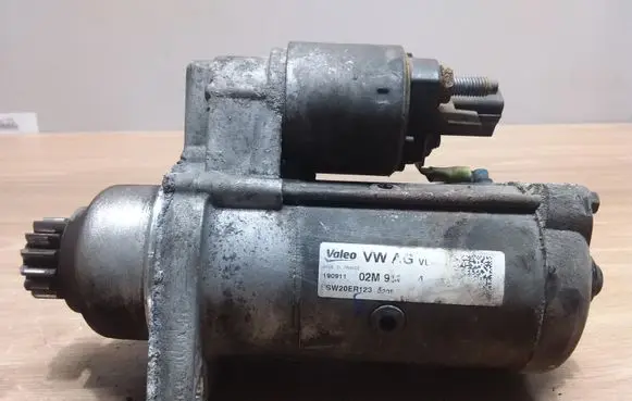 Volkswagen PASSAT B7 Starter motor