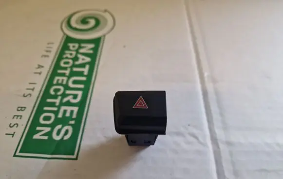 Peugeot 208 Hazard light switch 96750916ZD