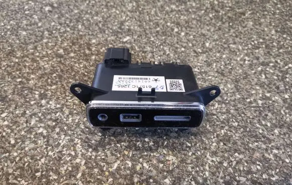 Dodge Durango III USB socket connector 68141322AA