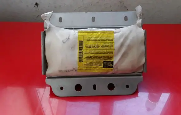 KIA Sorento Passenger airbag 845003E600 607891800A V1APAT3MKG0341