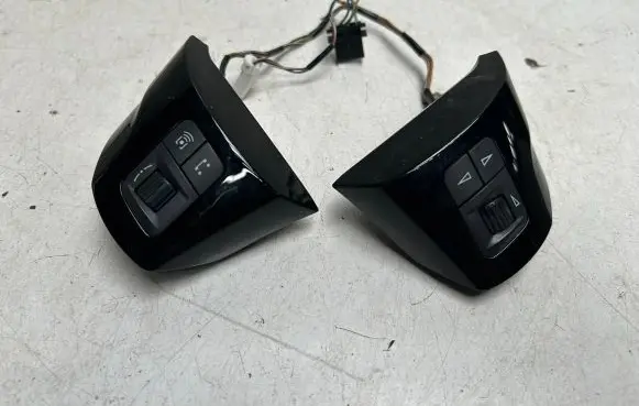 Opel Corsa D Steering wheel buttons/switches 13222331 A120530