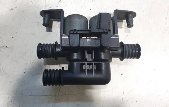 BMW X5 E53 Coolant heater control valve 6906652 030929 1147412159