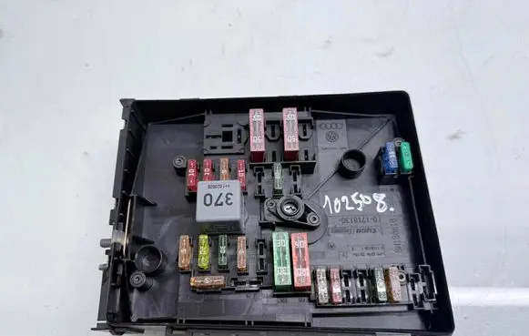 Volkswagen Tiguan Fuse box set 1K0937125D