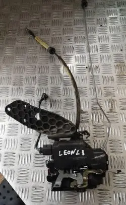Seat Leon (1M) Rear door lock