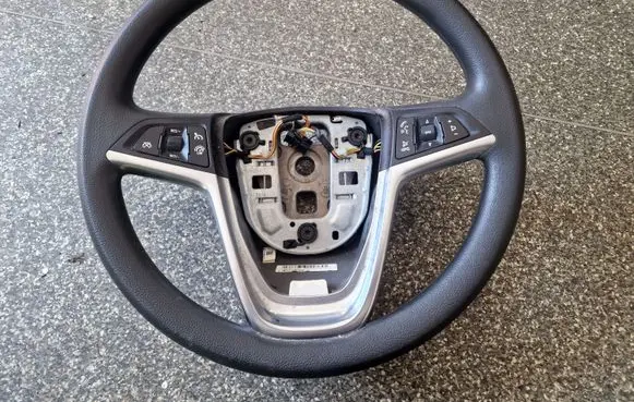 Opel Zafira C Steering wheel