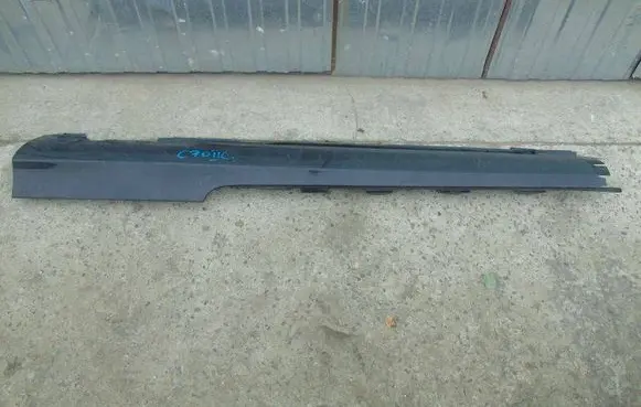 Volvo C70 Foot area side trim 