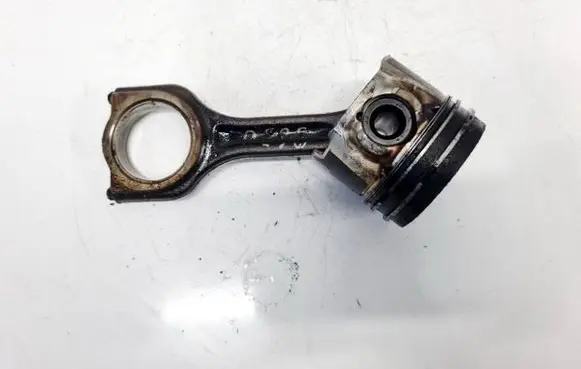 Peugeot 3008 I Piston with connecting rod