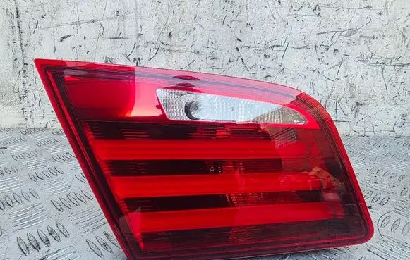 Tailgate rear/tail lights