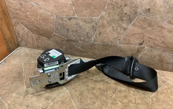 Mercedes-Benz GL X166 Rear seatbelt 620611100
