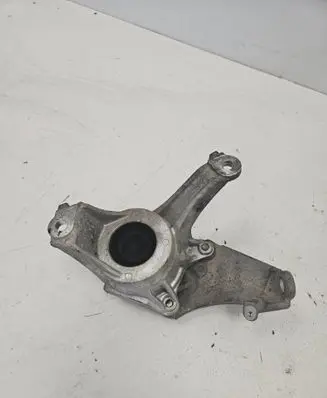 Honda Civic Engine mounting bracket