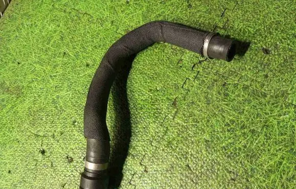 BMW X5M E70 Engine coolant pipe/hose 7589729