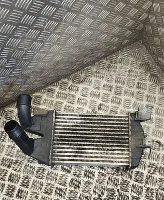 Opel Astra H Intercooler radiator 13213402