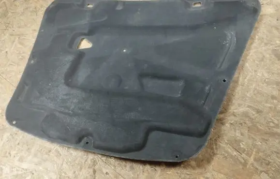 Engine bonnet/hood sound/heat insulation
