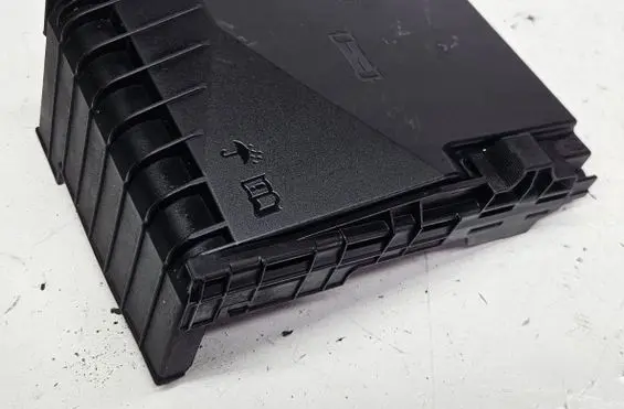 Volkswagen Tiguan Fuse box cover 1K0937132F