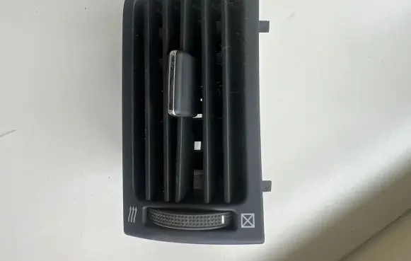 Toyota Avensis T250 Dashboard side air vent grill/cover trim TS0P5