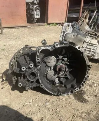 Mitsubishi Carisma Manual 5 speed gearbox 1023625 1023678