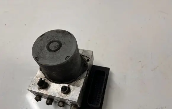 BMW 5 E60 E61 ABS Pump 6777797