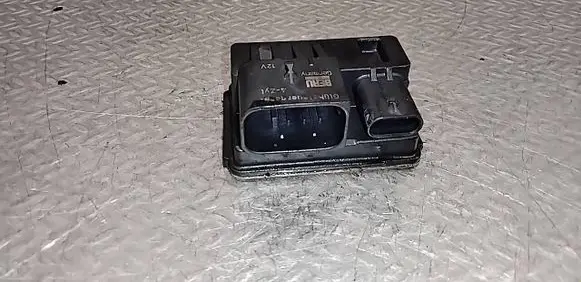 BMW 3 E90 E91 Glow plug pre-heat relay 7810856 0522120103