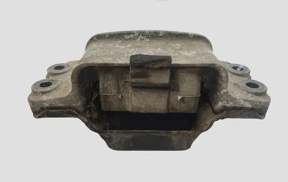 Volkswagen Caddy Engine mount bracket