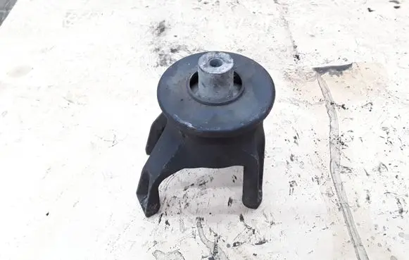 Volkswagen Transporter - Caravelle T5 Engine mount bracket V05440