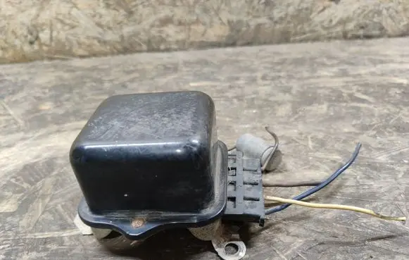 Buick LeSabre Charging relay 1318482 I318482