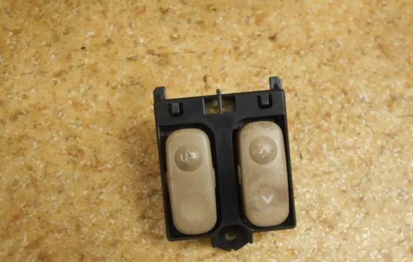 Toyota Land Cruiser (J100) Sunroof switch 