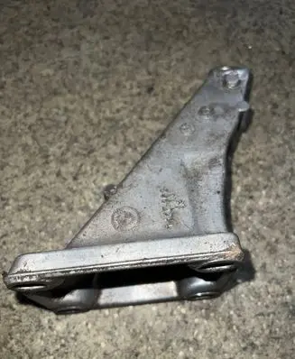 BMW 5 E28 Engine mounting bracket 1127362