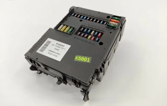 Smart ForTwo I MC01 Fuse module 0011868V011 5WK45090