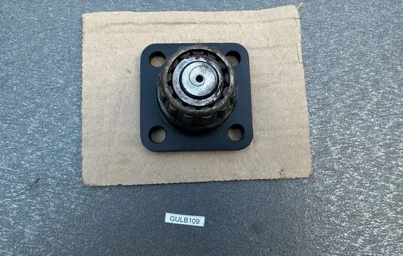 Nissan Patrol 160 Front wheel hub spindle knuckle 4060044001 40215P0100 4060344000