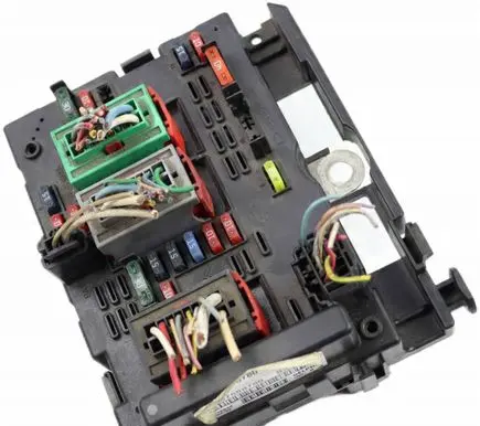 Peugeot 307 Fuse module 9657608780