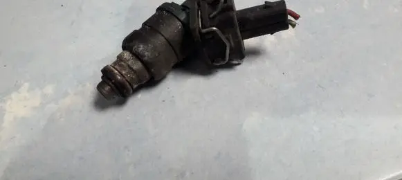 Volkswagen Golf IV Fuel injector 037906031AA